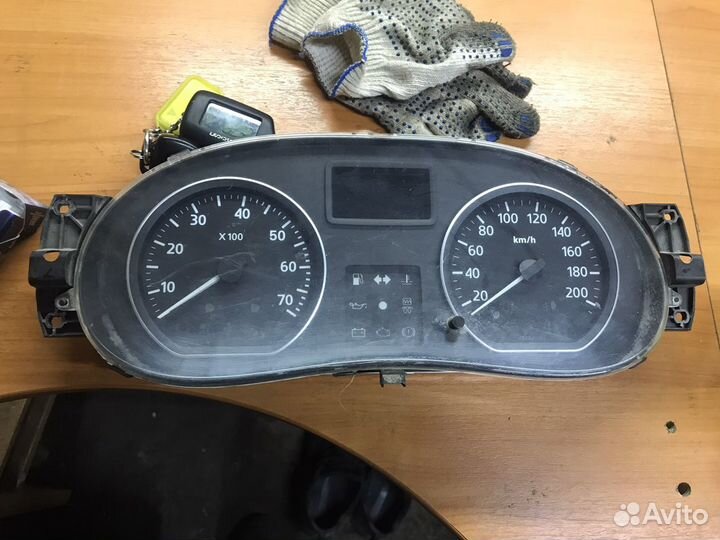 Панель приборов Renault Logan Sandero