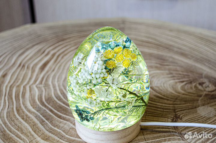 Светильник Ночник из ювелирной смолы с сухоцветами