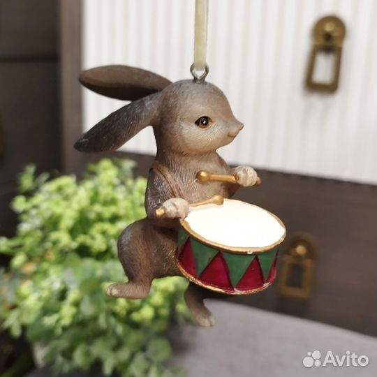 Заяц с барабаном елочная игрушка