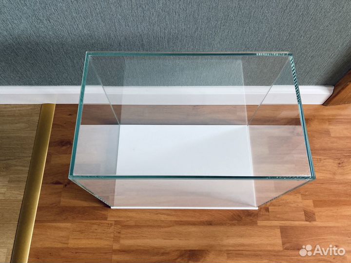 Стеклянный бокс витрина