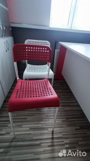 Продается столы, тумбы, шкафы, стулья