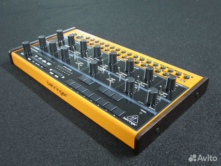 Behringer crave аналоговый синтезатор