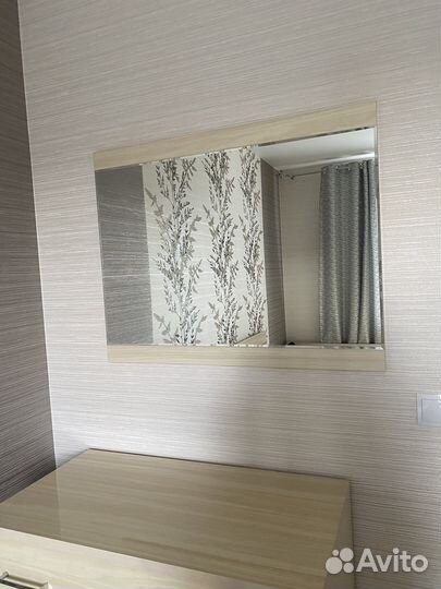 Комод с зеркалом