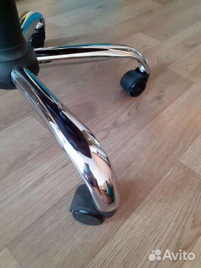 Офисное кресло натуральная кожа состояние нового