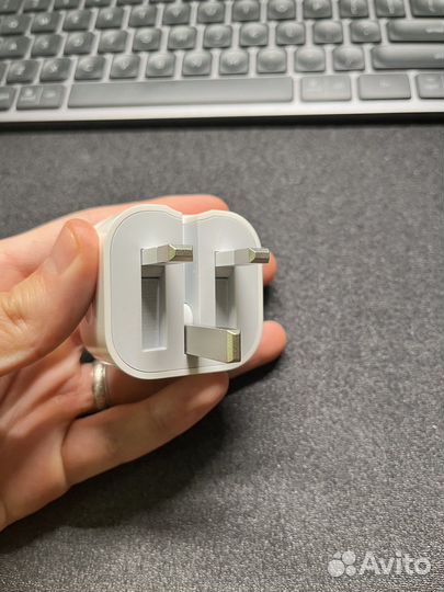 Оригинальный блок питания iPad Pro 20W новый