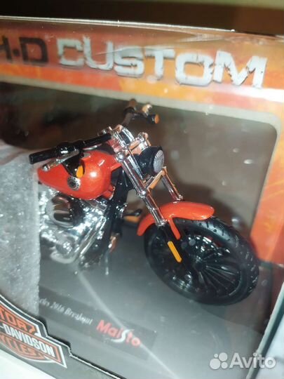 Модель мотоцикла Harley Davidson 1:18 Maisto