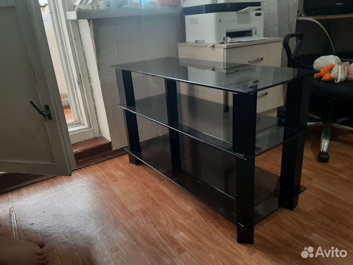 Стеклянная тумба под тв