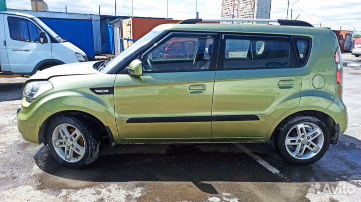 Молдинг крыши левый KIA Soul 872302K100