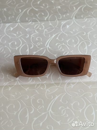 Солнечные очки женские