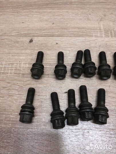 Болт колесного диска Фольксваген Тоуарег 2005