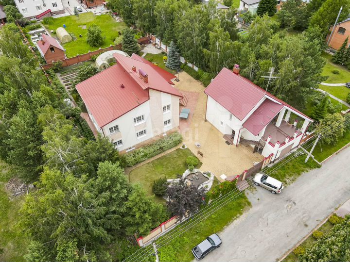 Коттедж 252 м² на участке 15 сот.