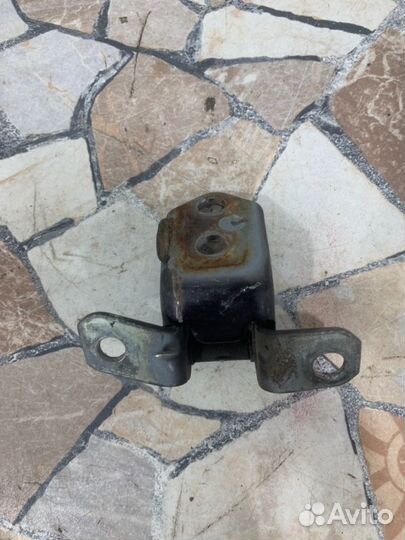 Петля двери Mazda 6 седан 2.0 LF 2005