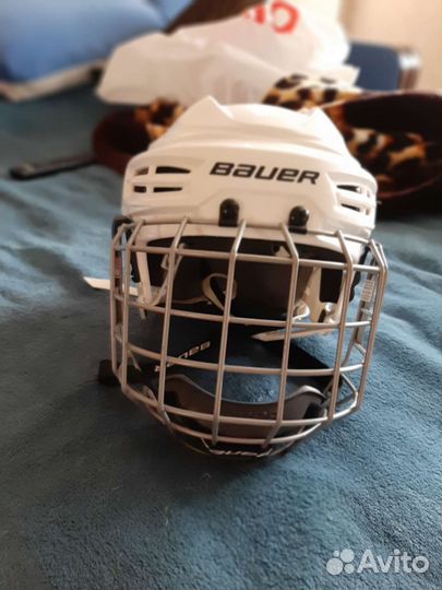 Хоккейный шлем
