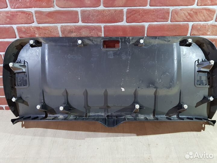 Обшивка крышки багажника Mitsubishi asx 1.6