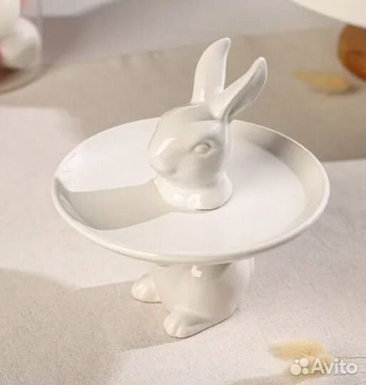Блюдо для кексов, пирожных с кроликом, керамика