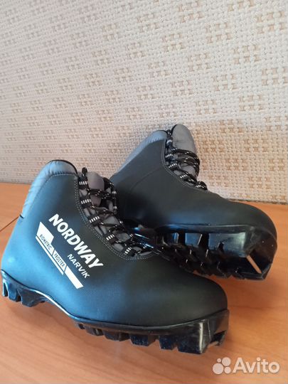 Лыжные ботинки