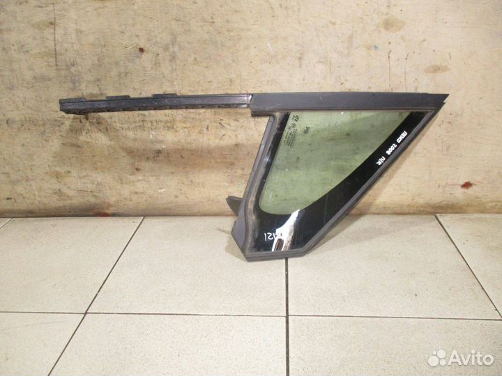 Стекло двери П/П (форточка) Peugeot 2008