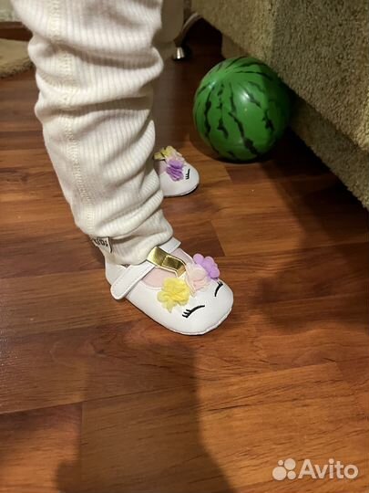 Продам новый комплект для девочки на годик