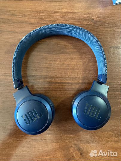 Беспроводные наушники JBL Live 400