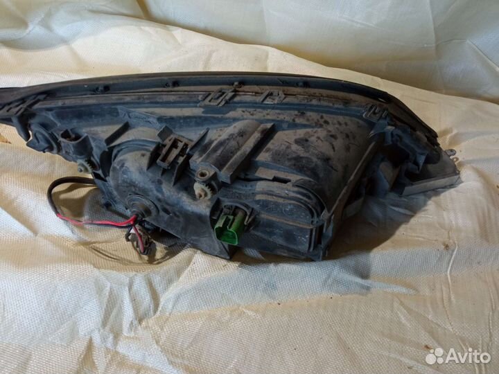 Фара левая Ford Mondeo 3