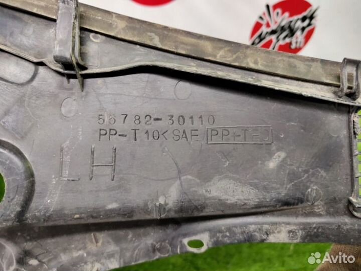 Решетка под лобовое стекло Lexus Gs300