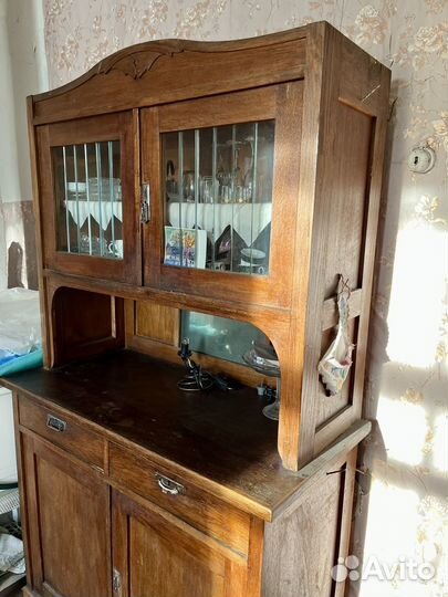 Старинный буфет в стиле модерн