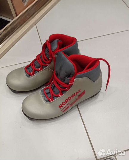 Лыжные ботинки