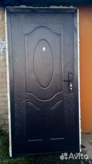 Дверь металлическая с Коробкой, от застройщика