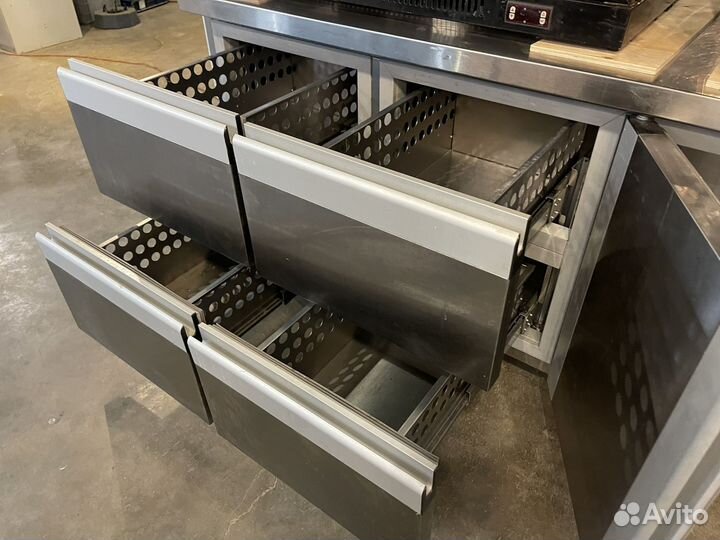 Холодильный стол