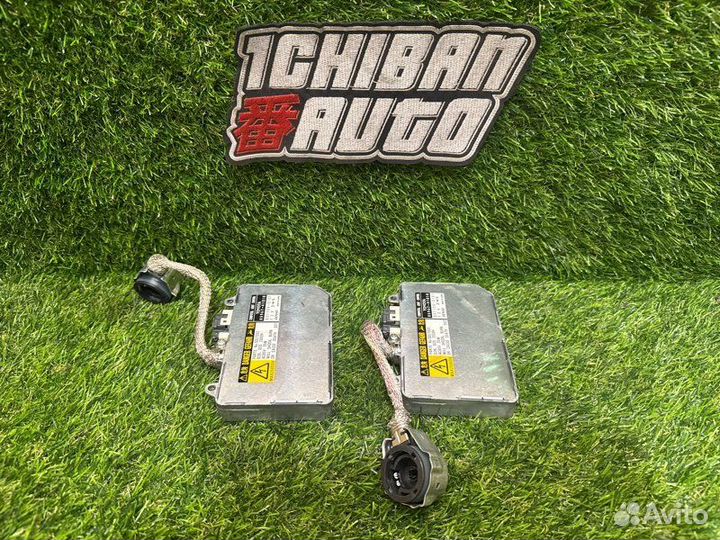 Блок ксенона Toyota Isis ANM15