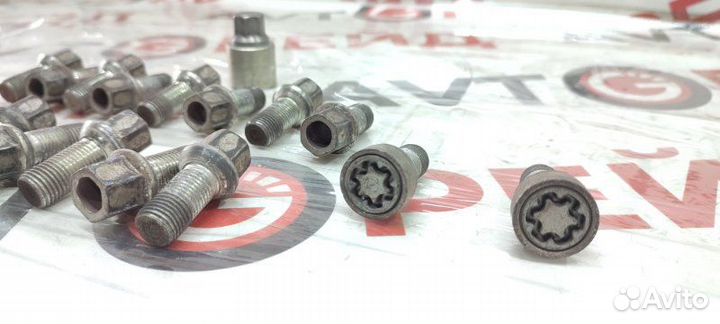 Болт колесный Audi A6 4G CGW 18.04.2011