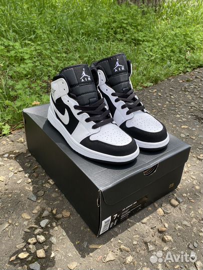 Кроссовки Nike Air Jordan 1