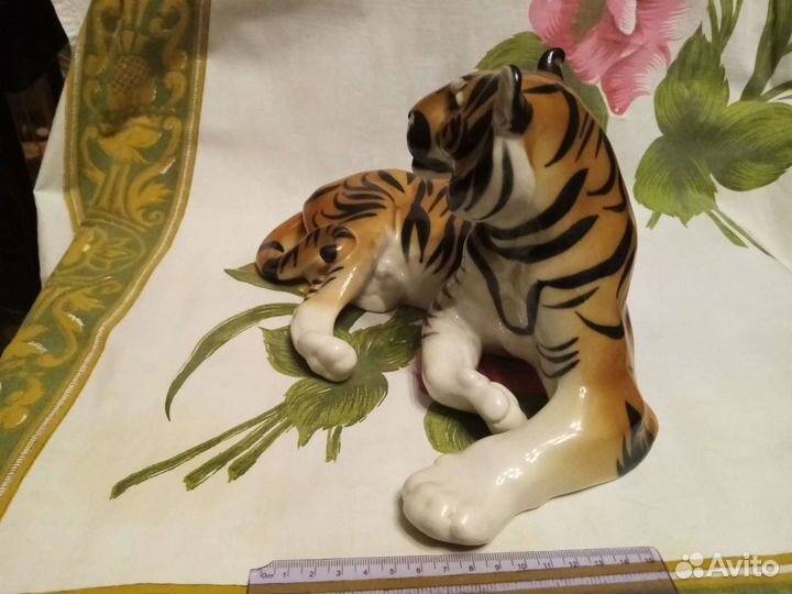 Тигр фарфоровый лфз 60е