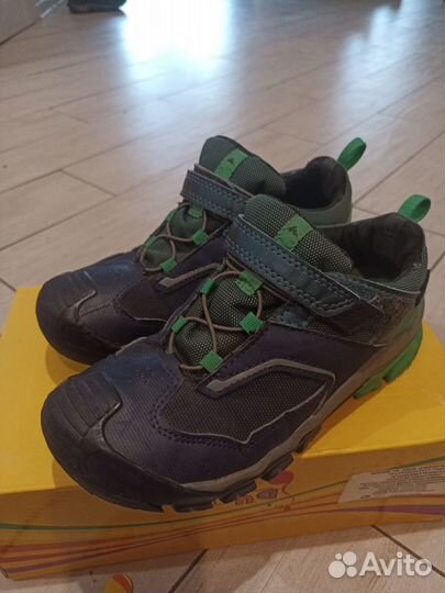 Треккинговые кроссовки