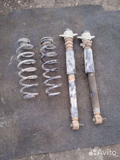 Задняя стойка Skoda Roomster