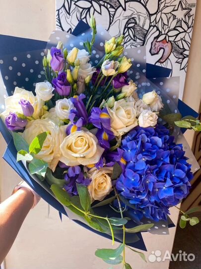 Букет цветов Розы с весенними Ирисами