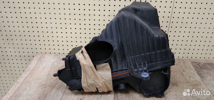 Корпус воздушного фильтра Volkswagen Touareg
