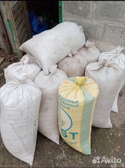 Продам ячмень в мешках