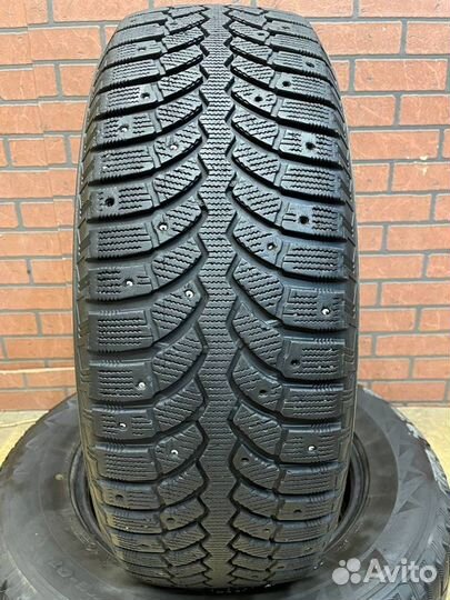 Bridgestone Blizzak Spike-01 235/65 R17 108T