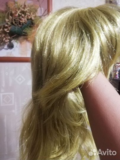 Парик карнавальный золотистый