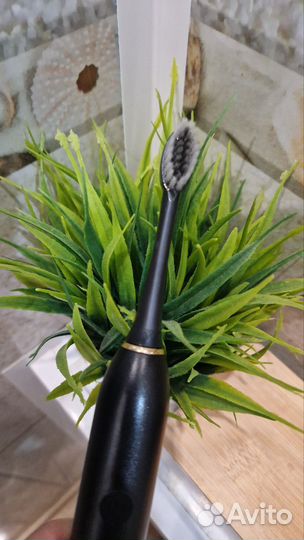 Электрическая зубная щетка