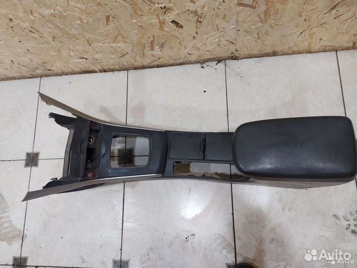 Подлокотник Toyota Corolla e150