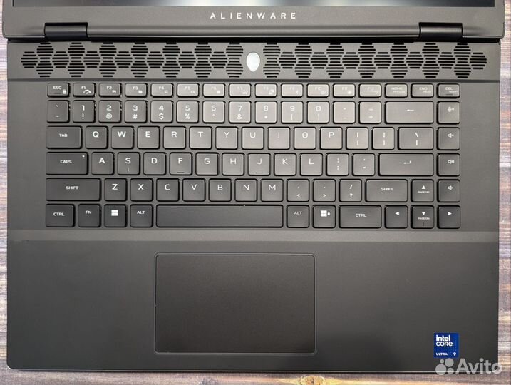 Alienware m16 R2, ultra 9 185h, 4070, 32gb, 1tb