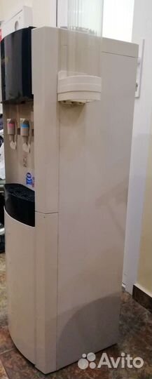 Кулер для воды напольный