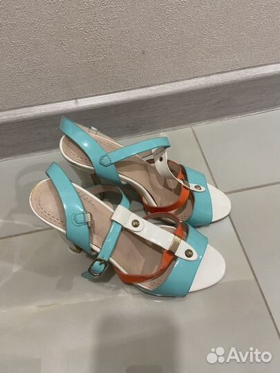 Босоножки 38