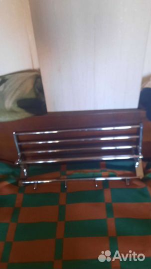 Вешалка настенная металлическая