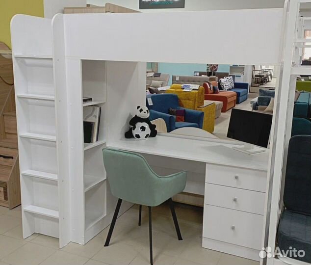 Детская кровать чердак со столом и шкафом