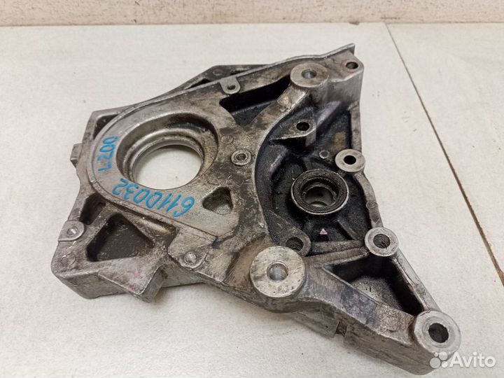 Крышка двигателя