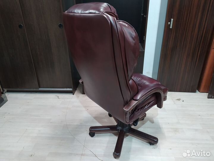Кресло руководителя Барон кожа/дерево Новое