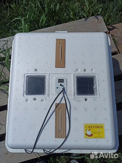 Инкубатор Несушка 63 яйца